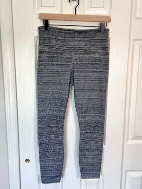 Athleta Jacquard Chaturanga Textured 7/8th Leggings Size M